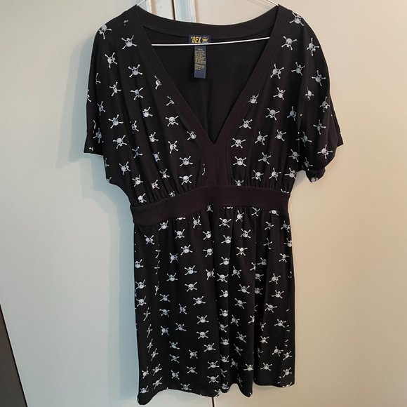 Dex Black Tunic top with skulls pattern - Size Medium - Picture 8 of 9